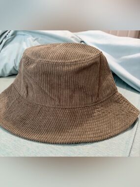 Madewell Pom-Pom Beret Color Golden Pecan Madewell | Accessories | Madewell Pompom Beret Color Golden  main image 3
